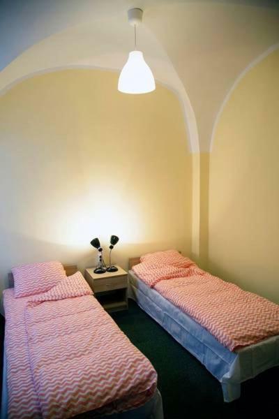 Hostel Staromiejski Гнезно Экстерьер фото